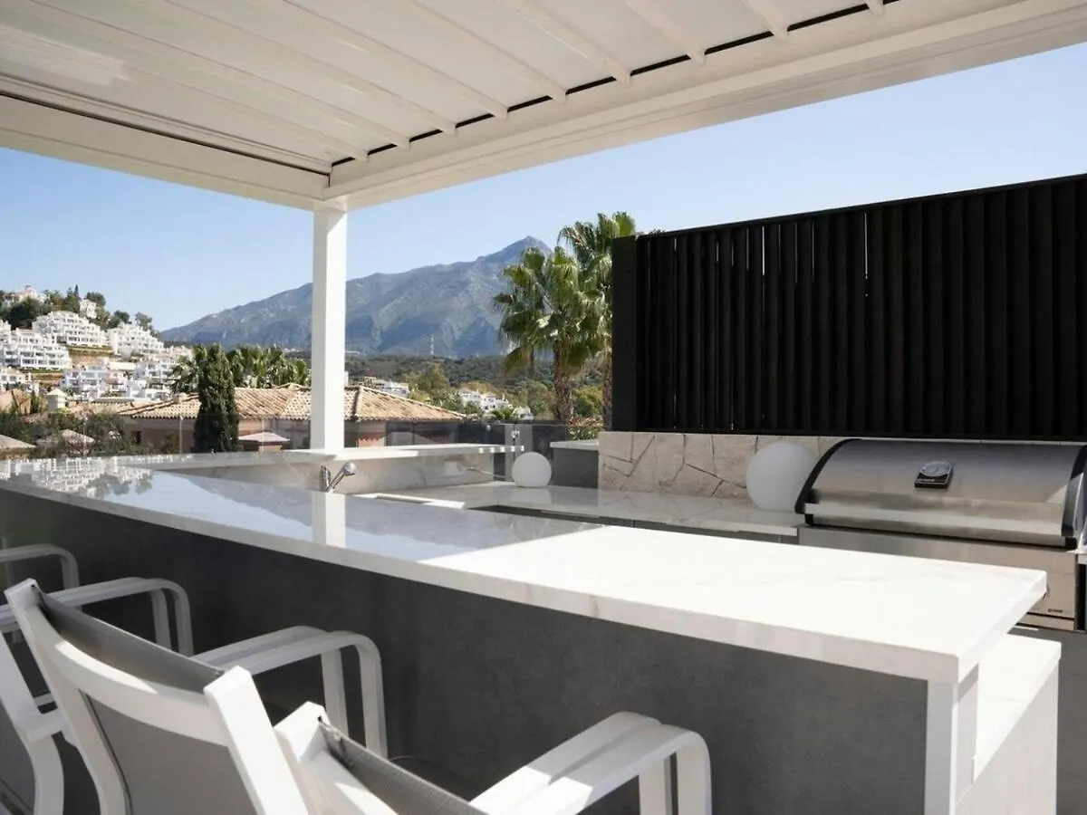 Luxury Villa With Breathtaking Views In Marbella By Lodgerstrip 0*,