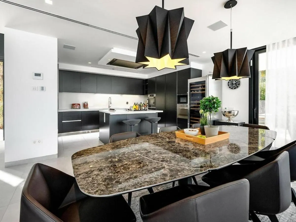 Luxury Villa With Breathtaking Views In Marbella By Lodgerstrip