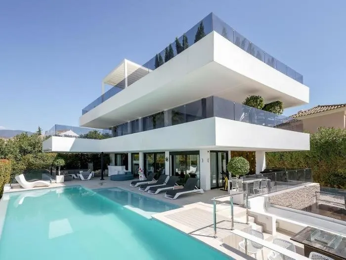 Luxury Villa With Breathtaking Views In Marbella By Lodgerstrip