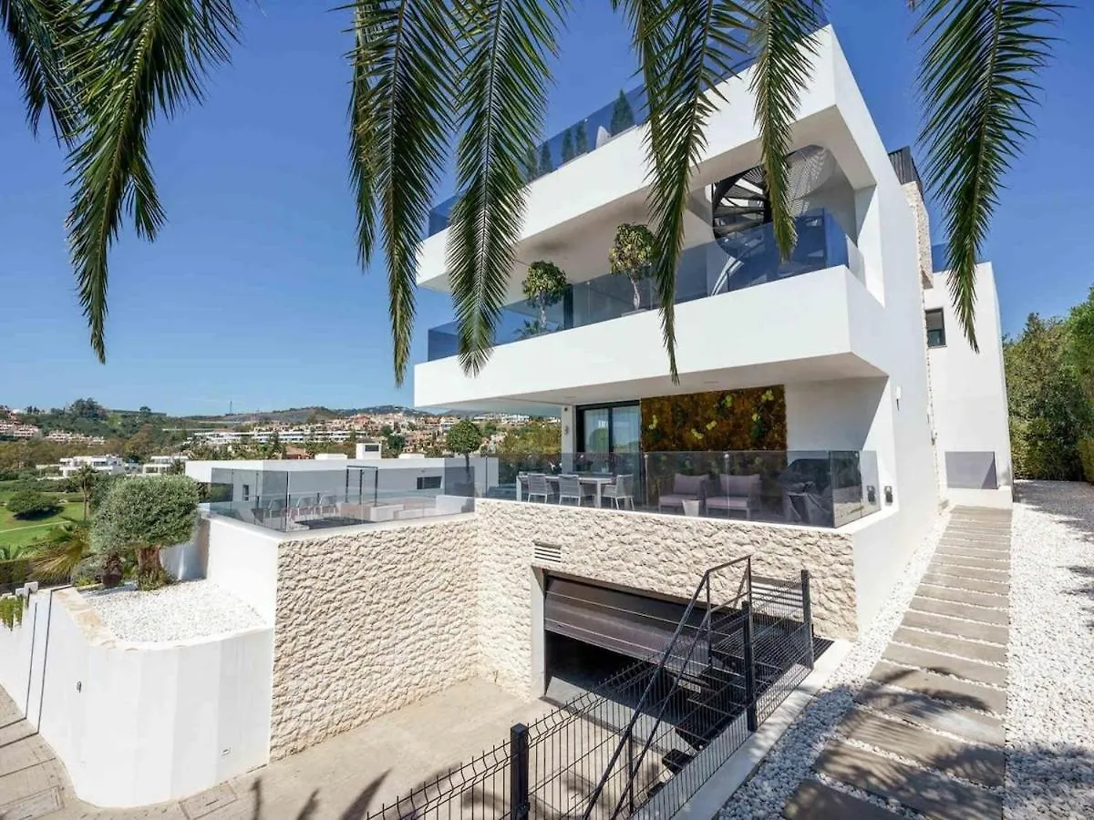 Luxury Villa With Breathtaking Views In Marbella By Lodgerstrip