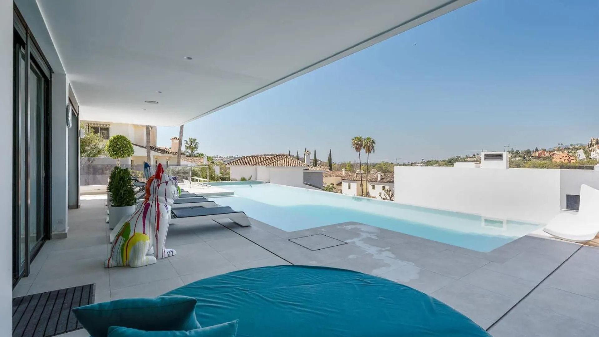 Luxury Villa With Breathtaking Views In Marbella By Lodgerstrip